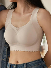 Sujetador de talla grande con diseño en forma de abanico y ajuste natural de realce, color blanco